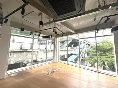 Spacious corner unit with large windows offering urban views and abundant natural light.