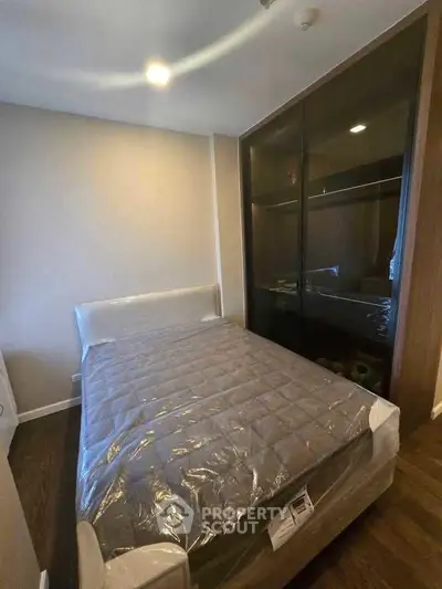 Cozy bedroom with modern design and ample closet space, perfect for urban living.