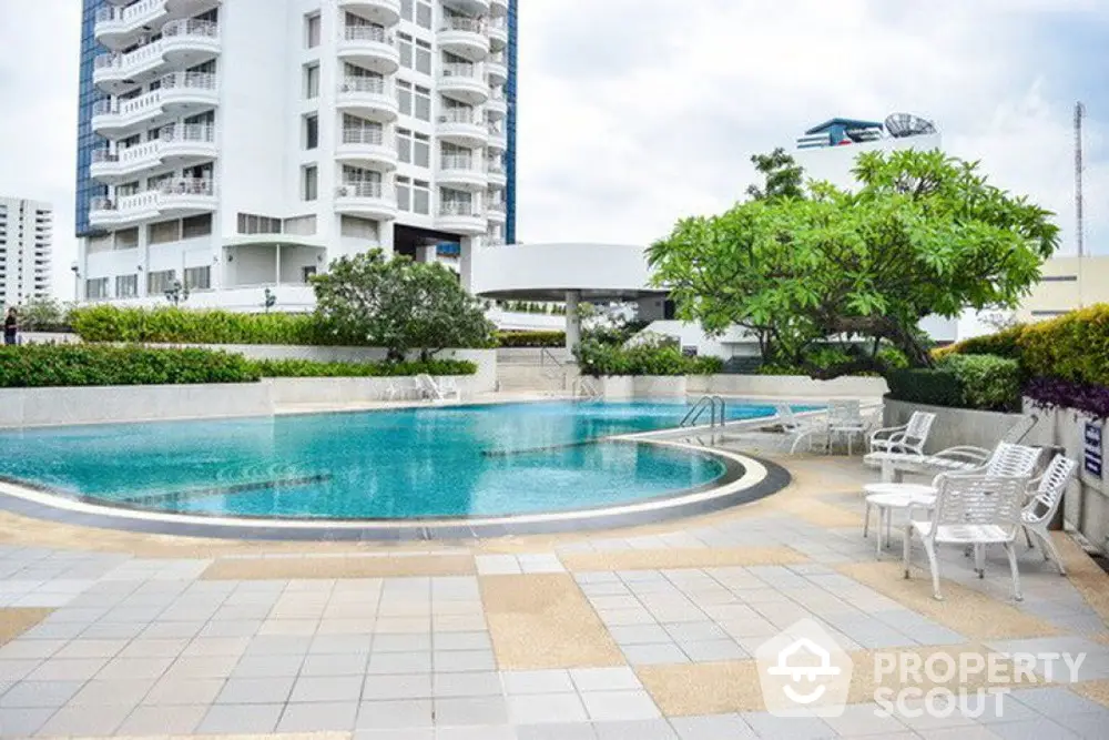  2 Bedrooms Condo -1