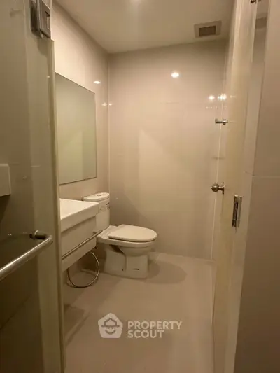 Modern bathroom with sleek design and elegant fixtures