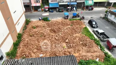 Vacant land plot in urban area ready for development, ideal for investment opportunities.