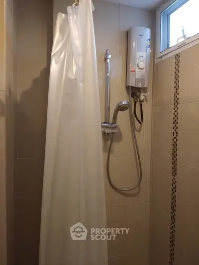  3 Bedrooms Condo at The Maple Sathon Narathiwat Condominium-3