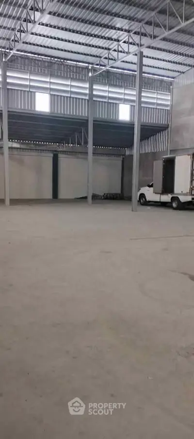 Spacious industrial warehouse with high ceilings and ample storage space.