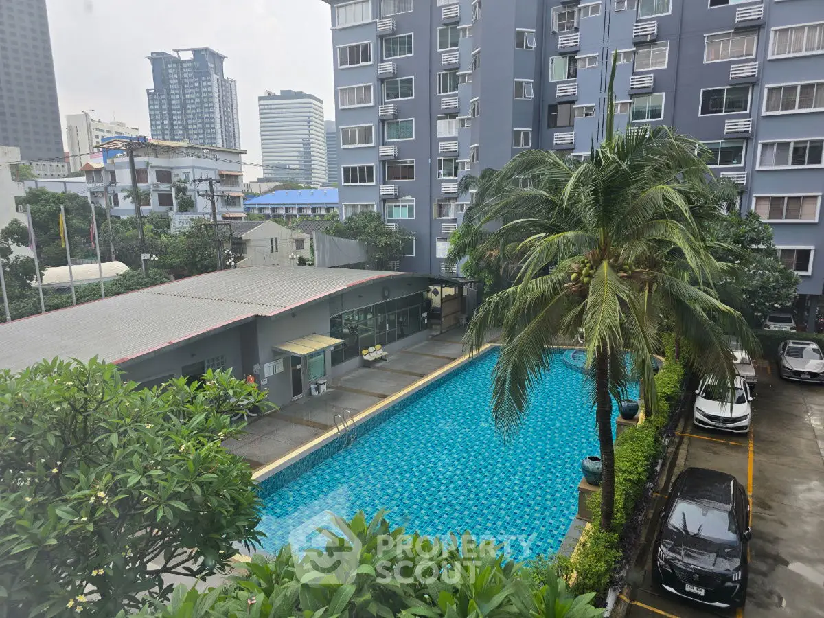 Stunning urban apartment with pool view and lush greenery