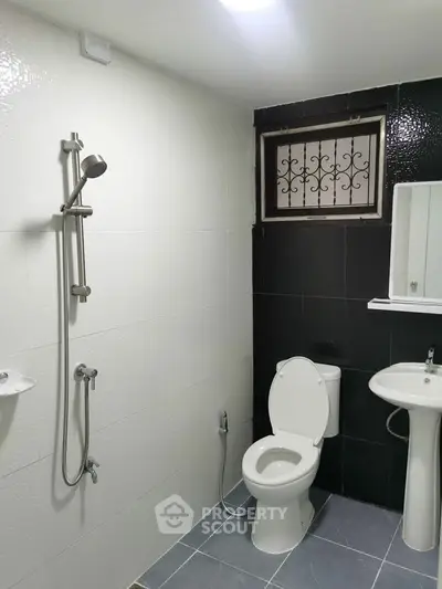 Modern bathroom with sleek fixtures and contrasting tile design