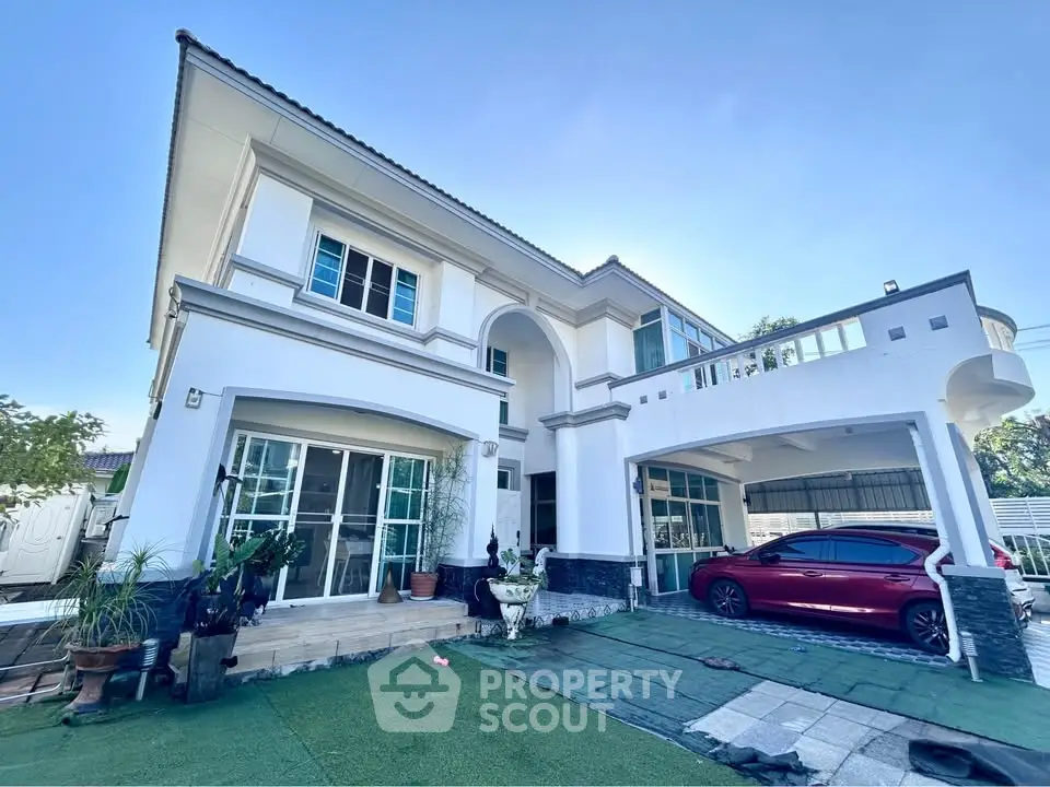 Stunning two-story modern house with spacious driveway and elegant architectural design.