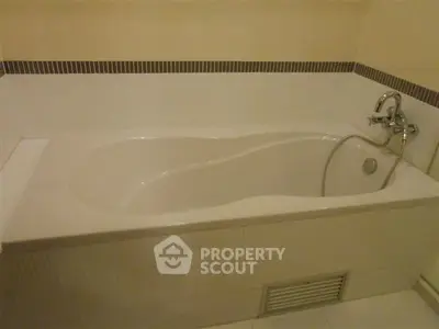  2 Bedrooms Condo at Baan Klang Krung Siam Pathumwan Condominium-2
