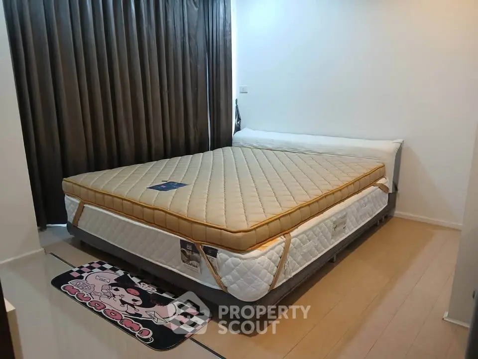 Spacious bedroom with large bed and wooden flooring, perfect for comfort and relaxation.