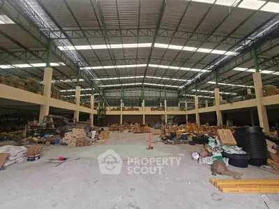 Spacious warehouse interior with high ceilings and ample storage space, ideal for logistics and distribution.