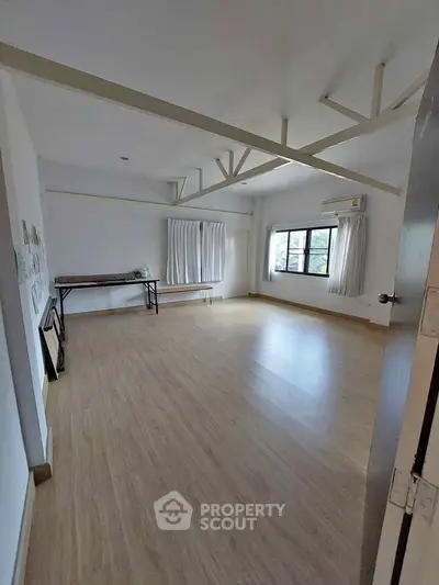 image_rental-28512859