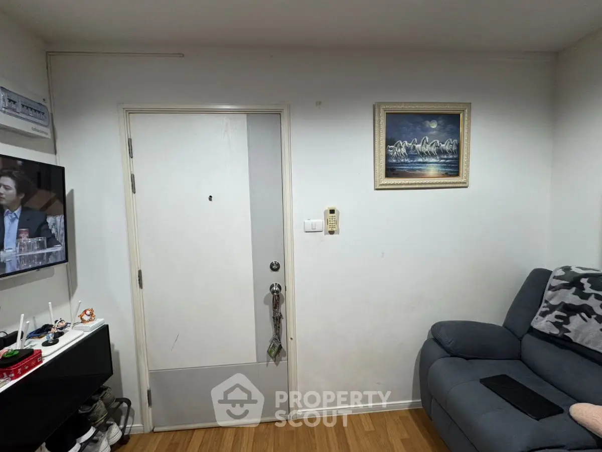 Cozy living room with modern decor and comfortable seating