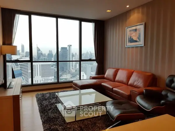 Luxurious living room with stunning city view, featuring modern furniture and floor-to-ceiling windows.