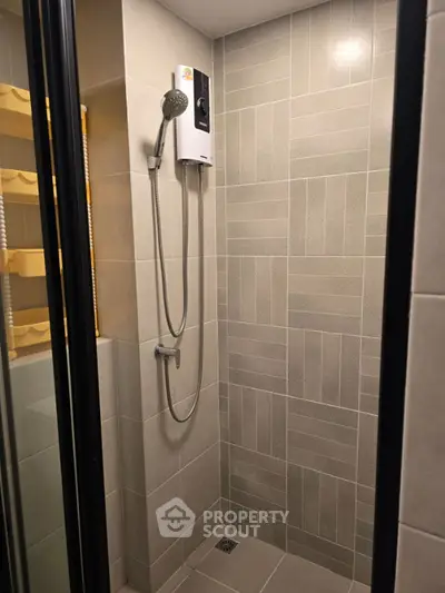 Modern bathroom with sleek design and elegant fixtures