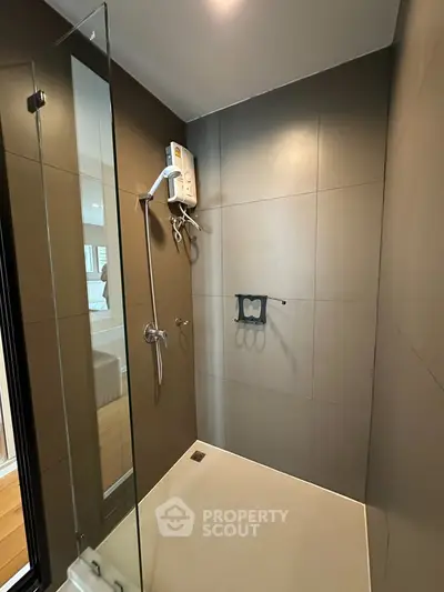 Modern bathroom with sleek shower design and neutral tiles