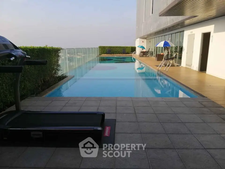 Luxurious rooftop pool with stunning city views and modern amenities.