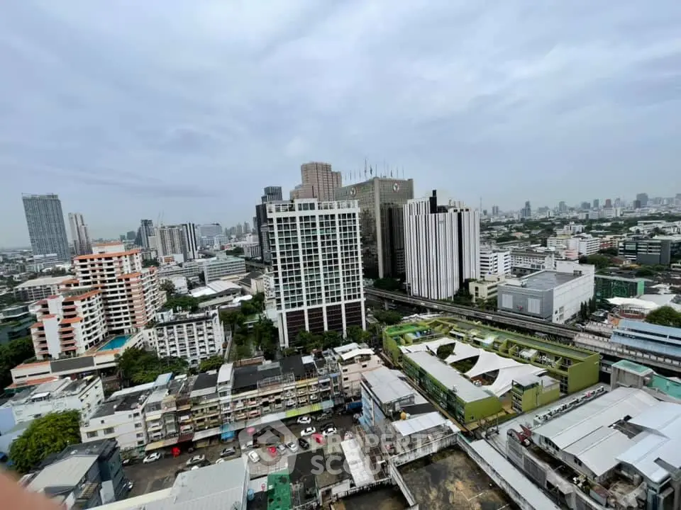 Stunning cityscape view showcasing modern high-rise buildings and urban landscape.