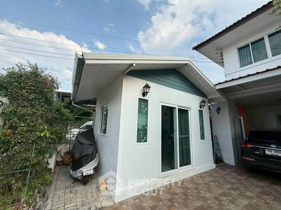 Charming small house with modern design and spacious driveway, perfect for cozy living.