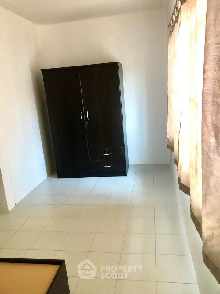 Spacious bedroom with natural light and modern wardrobe
