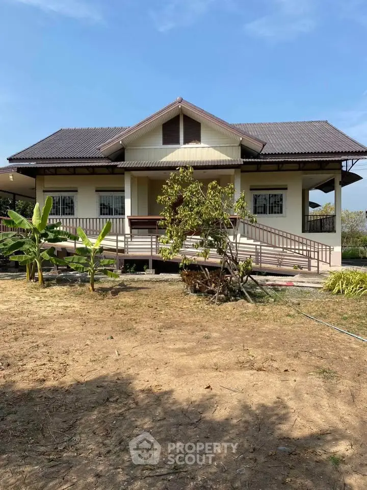 Charming single-story house with spacious front yard and traditional architecture.