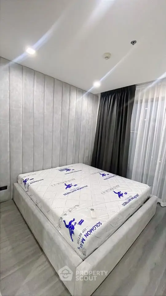 Modern bedroom with stylish decor and large bed in a contemporary apartment.