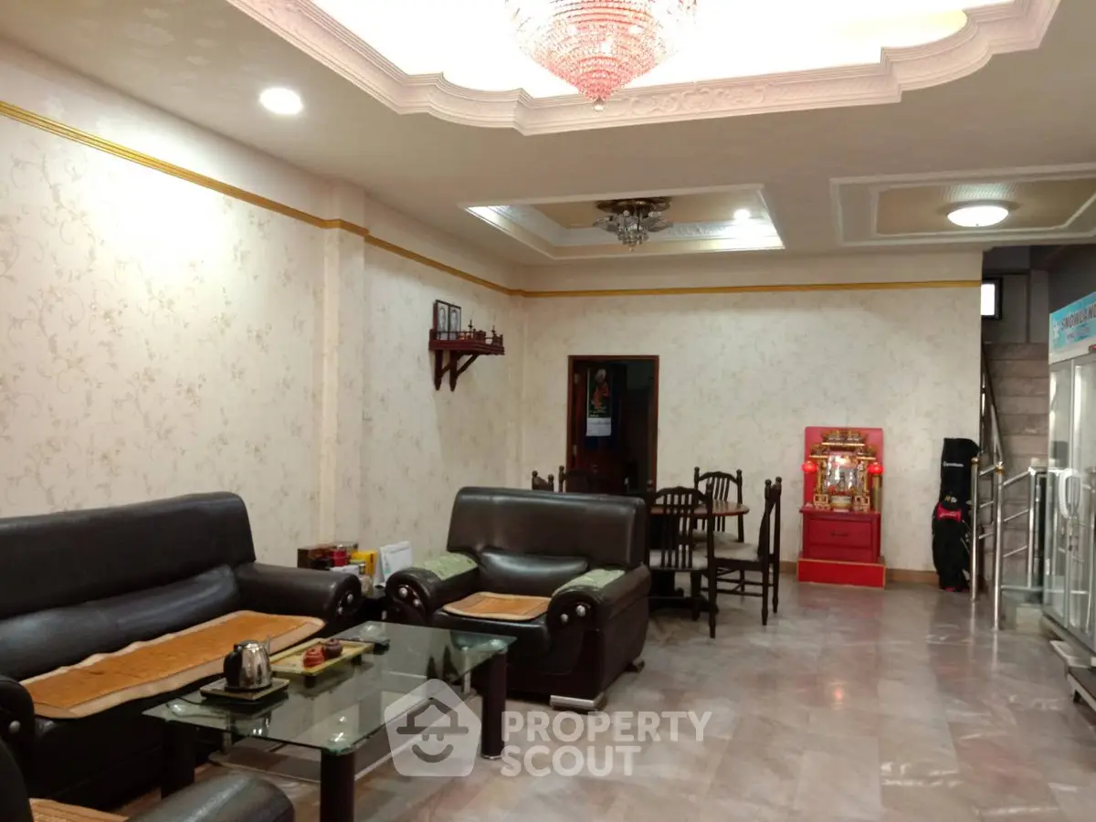 Spacious living room with elegant decor and comfortable seating in a modern home.