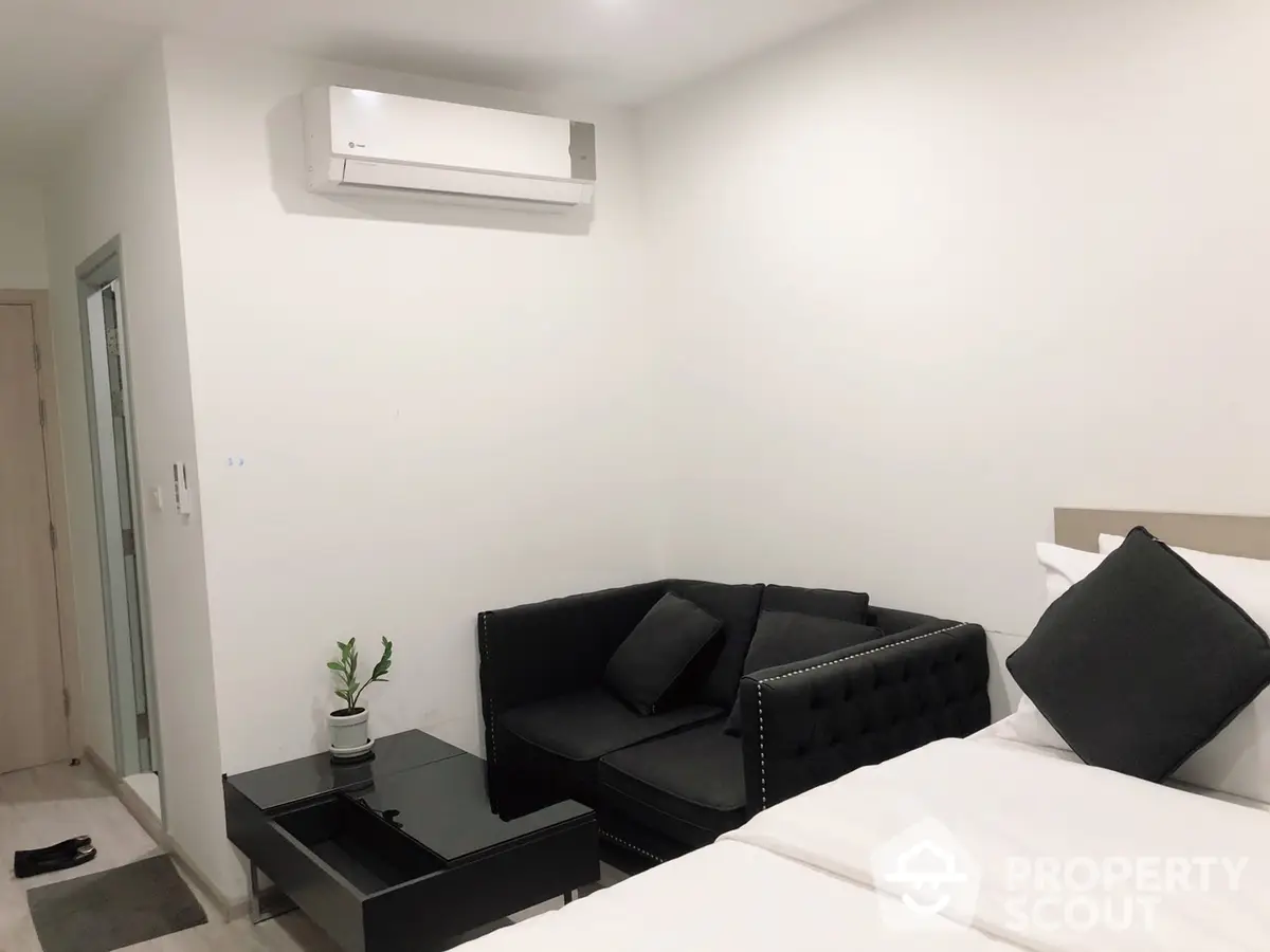  1 Bedroom Condo at Ideo Mobi Wong Sawang Interchange-1