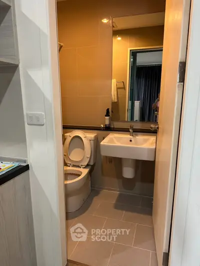 Modern bathroom with sleek fixtures and neutral tones in a contemporary apartment.