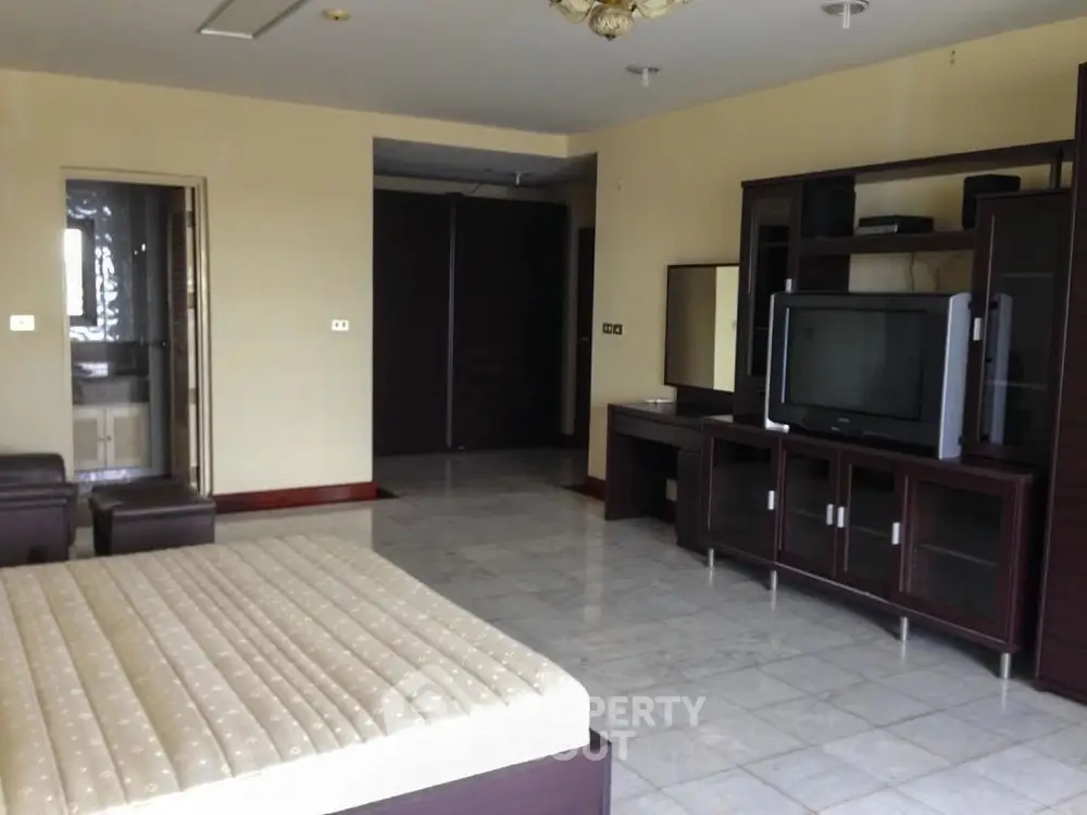  4 Bedrooms Condo at Central City East Tower-1