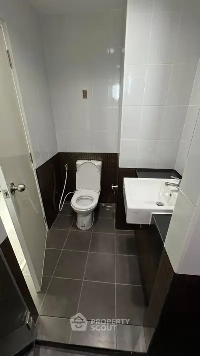 Modern bathroom with sleek design and contemporary fixtures