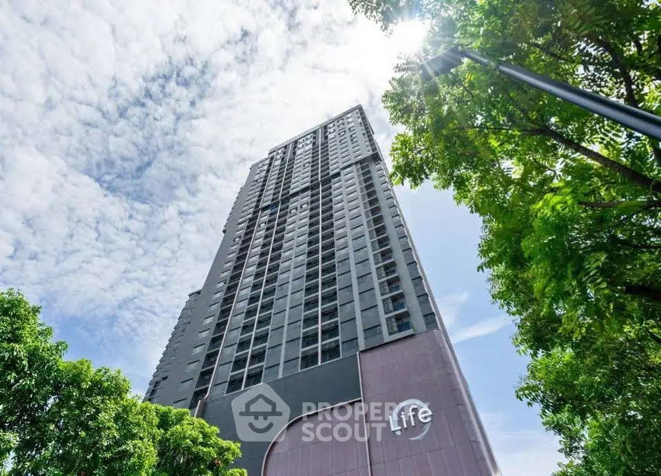 Stunning high-rise building with modern architecture and lush greenery, perfect for urban living.