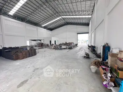 Spacious industrial warehouse with high ceilings and ample storage space