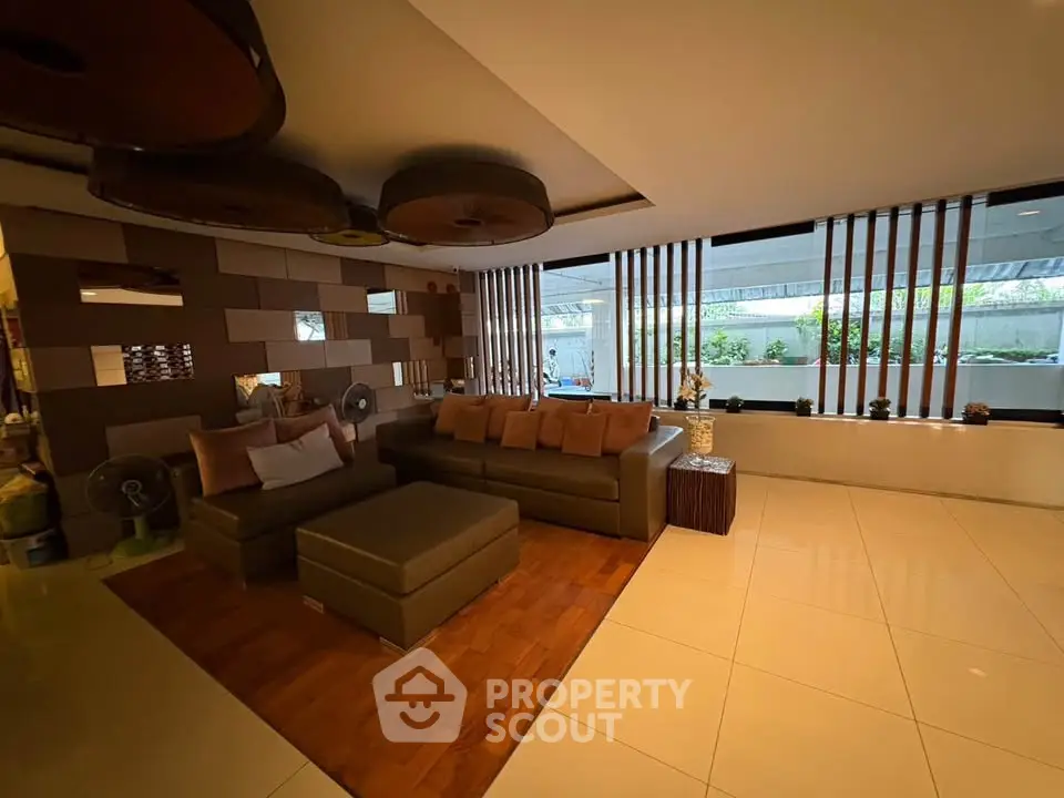 Baan Samsen Condominium