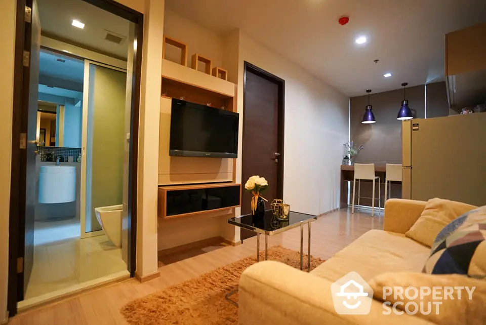 Fully Furnished 1 Bedroom Condo at Rhythm Sathorn-1