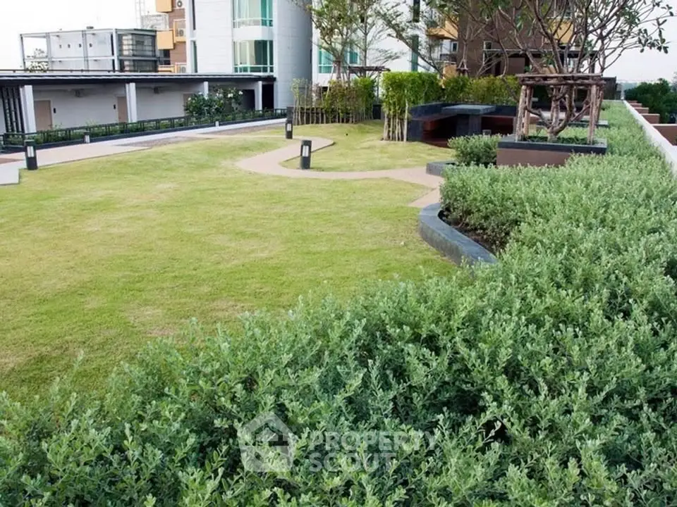 Spacious rooftop garden with lush greenery and modern design.