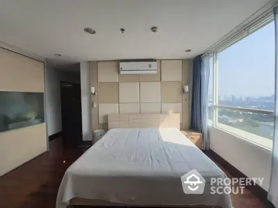  3 Bedrooms Condo at Urbana Langsuan Condominium-3