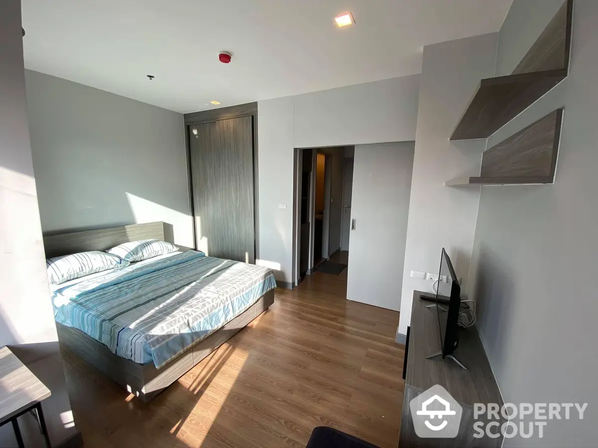 Fully Furnished 1 Bedroom Condo at Chapter One Midtown Ladprao 24-1