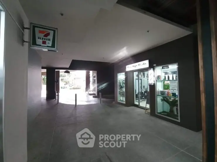 Commercial property entrance with retail shops and 7-Eleven sign