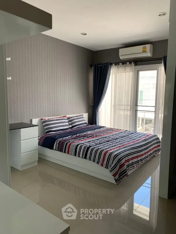 image_rental-12901825