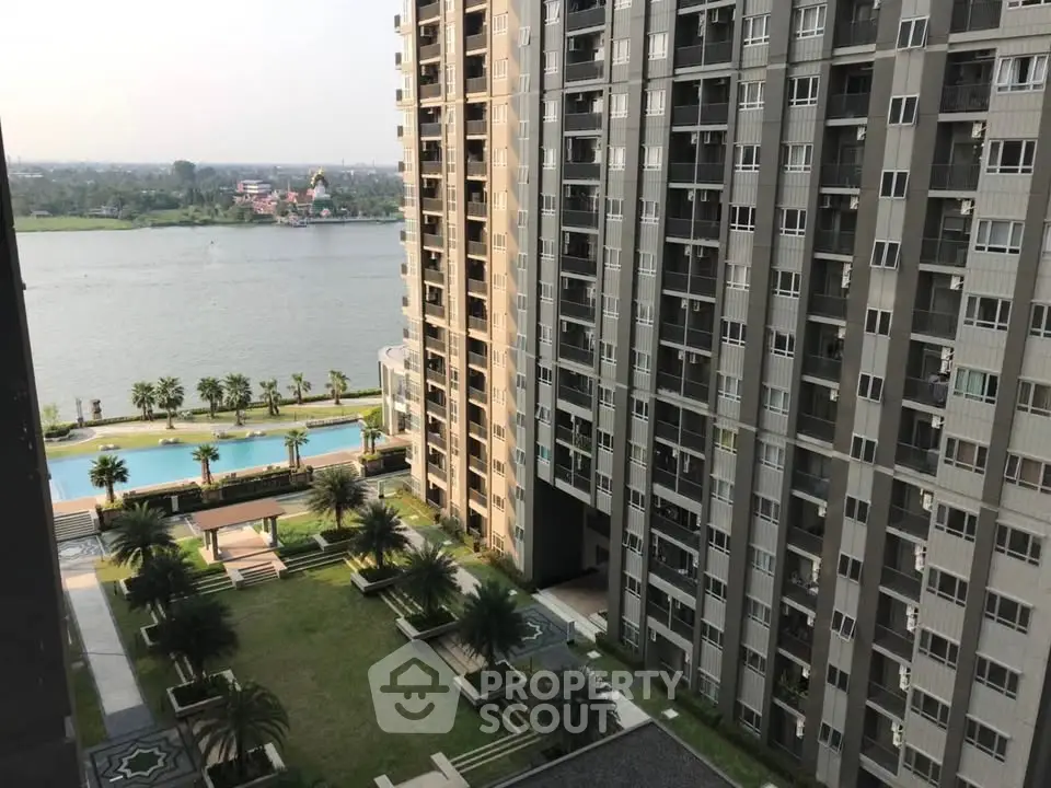 Stunning high-rise apartment with river view and poolside garden
