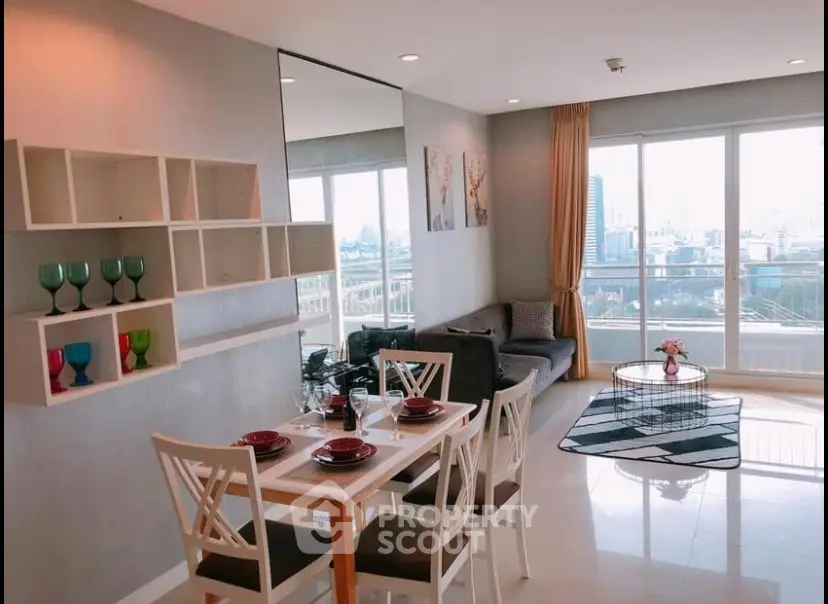 Fully Furnished 2 Bedrooms Condo at Circle Condominium-1