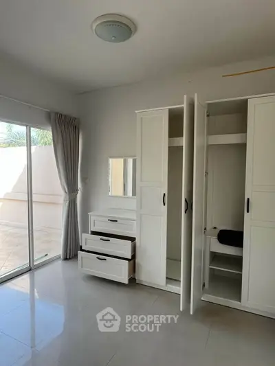 image_rental-28369779