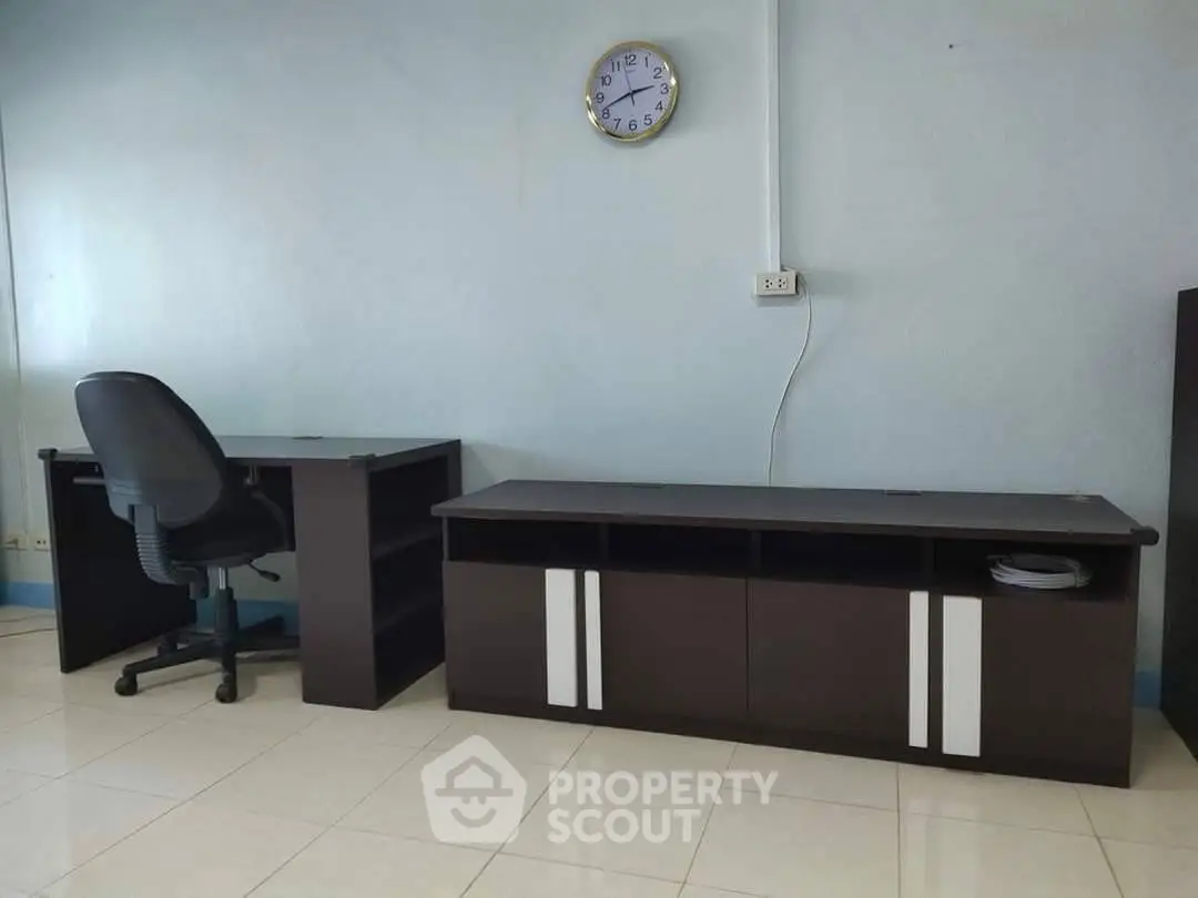 Spacious study room with modern desk and chair setup, ideal for productivity.