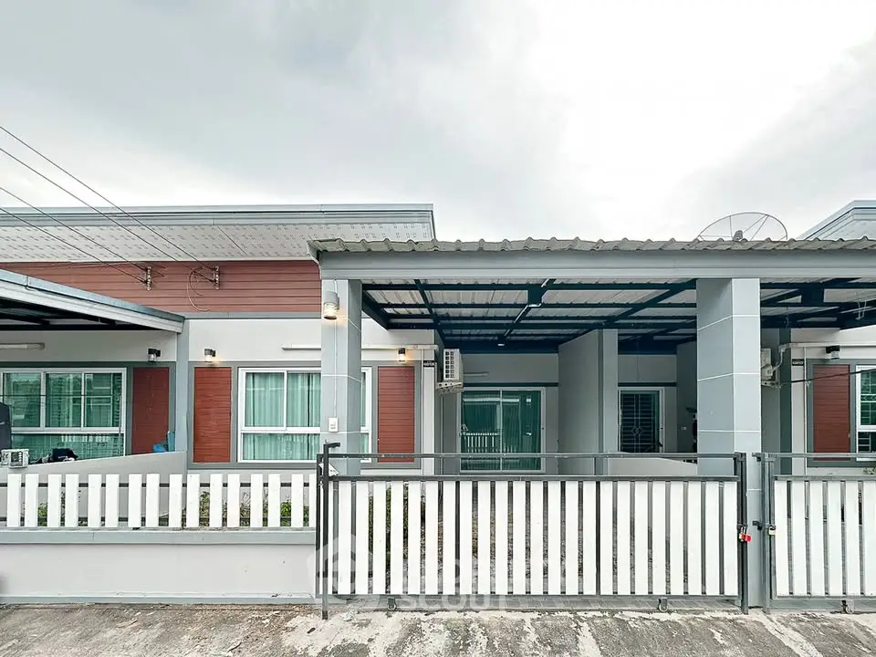Modern single-story house with gated entrance and contemporary design.