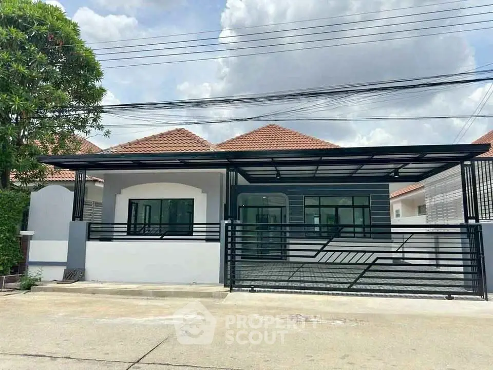 Charming single-story house with modern design and spacious driveway