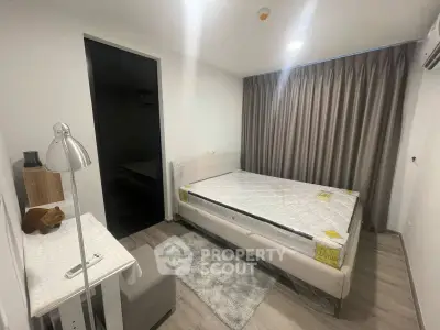 Modern bedroom with minimalist decor and cozy ambiance, featuring a comfortable bed and stylish furnishings.