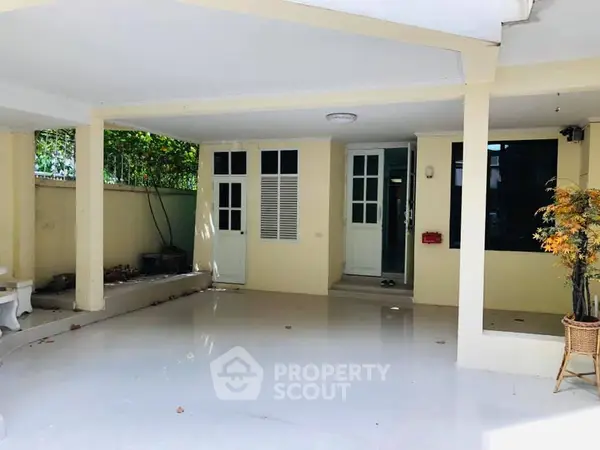 image_rental-5283554