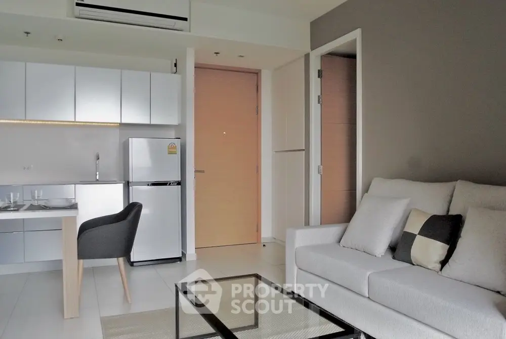  1 Bedroom Condo at The Lofts Ekkamai-1