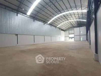 Spacious industrial warehouse with high ceilings and ample storage space.