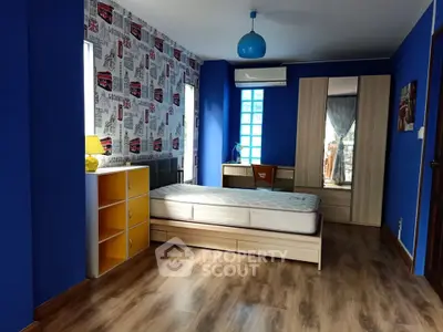  4 Bedrooms Condo -5