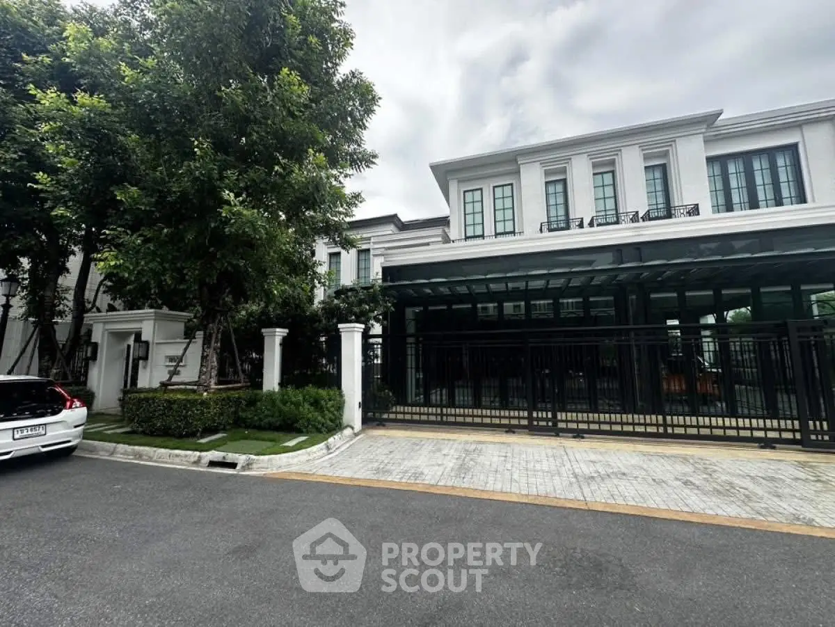 Luxurious modern house with elegant facade and lush greenery in a serene neighborhood.